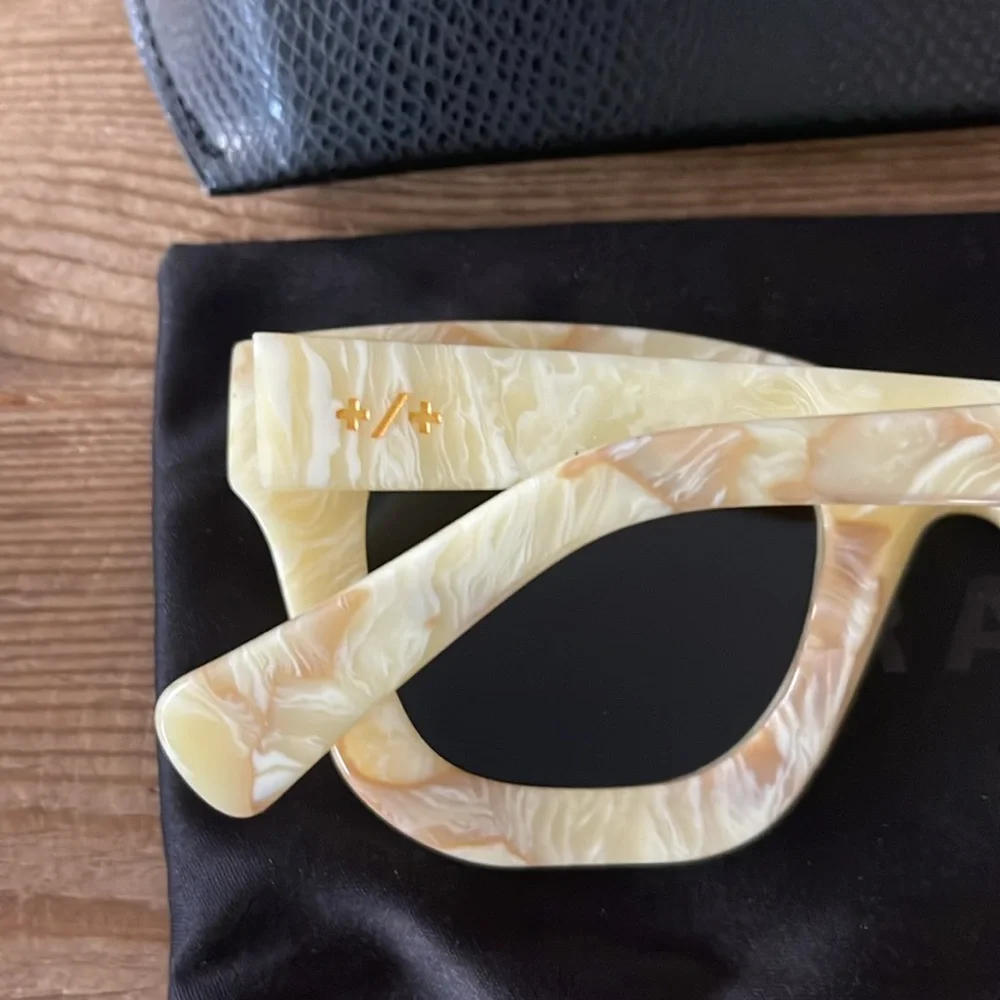 NEW Strata Roadcase Sunglasses